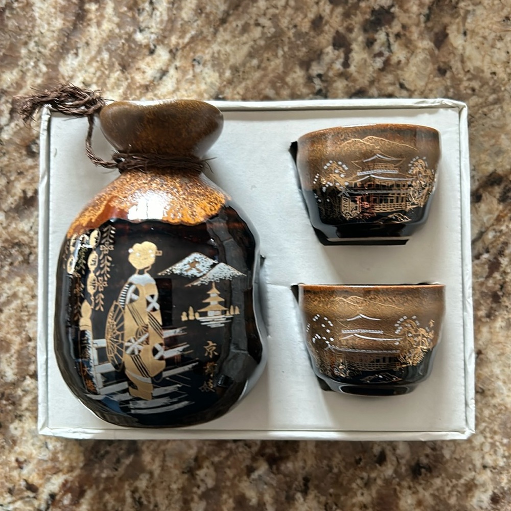 NWT…Authentic sake set purchased in Japan still in the box never used